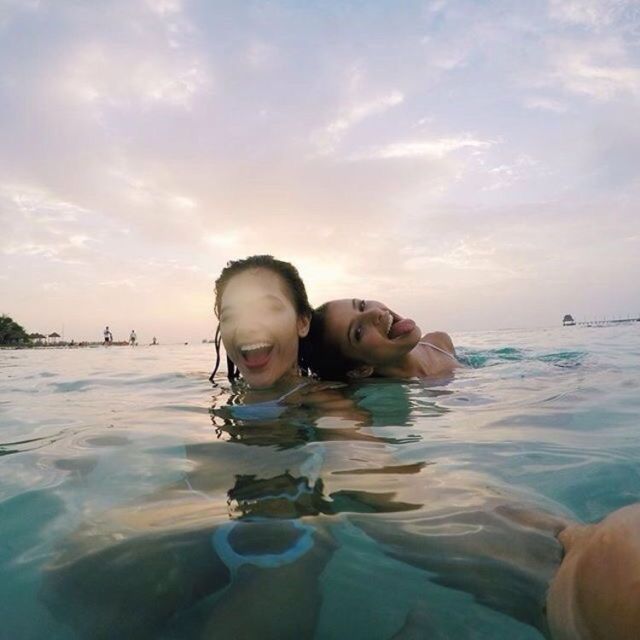 世上有两种白皮肤让你沉醉，一种是袁珊珊一种是你......