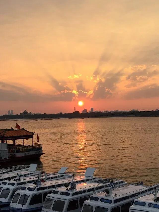 在这个告别时代相聚比离别更难,在这个离别盛行的年代