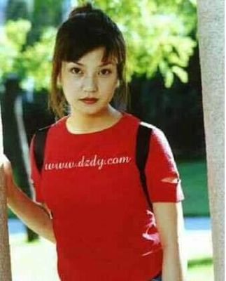 当年演小燕子的赵薇近况如何,她是赵薇