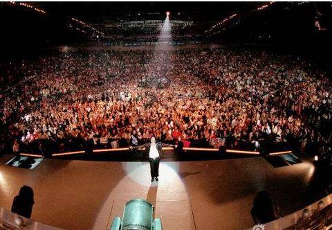 迈克尔杰克逊演唱会死亡人数,迈克尔杰克逊演唱会晕倒人数