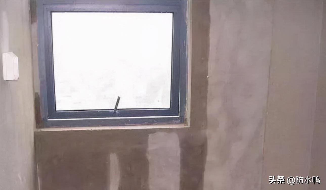 窗户上沿漏水的原因及处理方法,窗户上沿漏水找谁处理