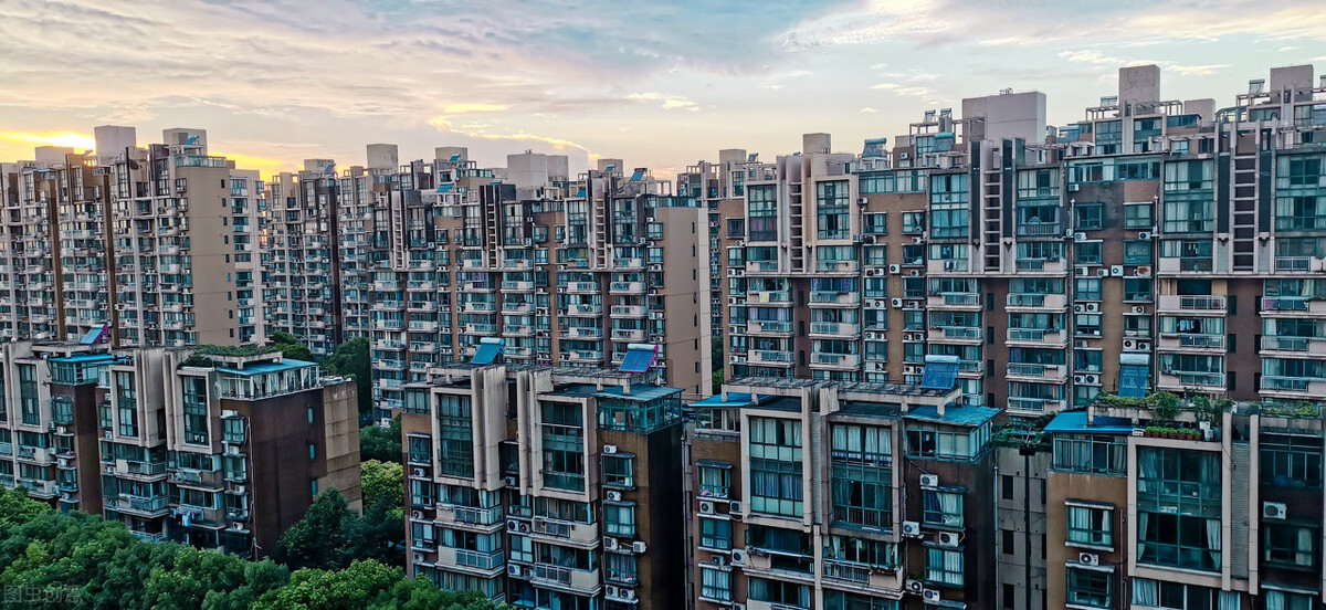 房子严重过剩再无刚需,老百姓买不起房子怎么处理