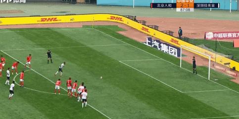 中超门将喝水哥gif,阿根廷门将扑单刀gif