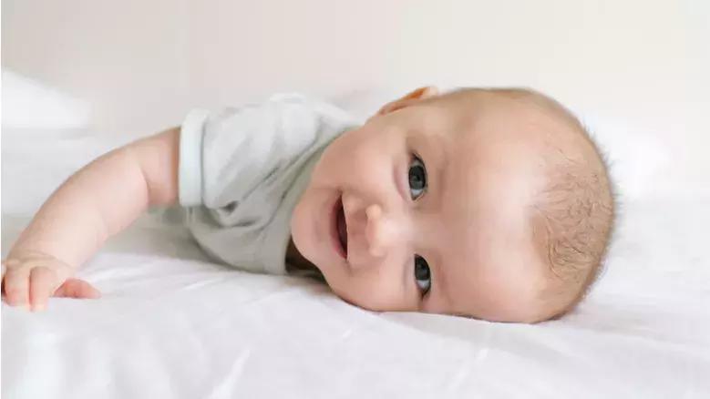 宝宝去头屑小妙招最快,婴儿头屑结痂怎么回事