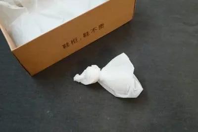 鞋盒千万别扔原来还有这个用处,鞋盒里的白布有什么用途