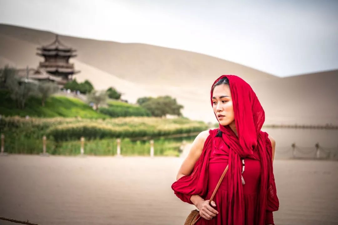 甘肃敦煌什么地方有沙金,敦煌莫高窟在甘肃的什么地方