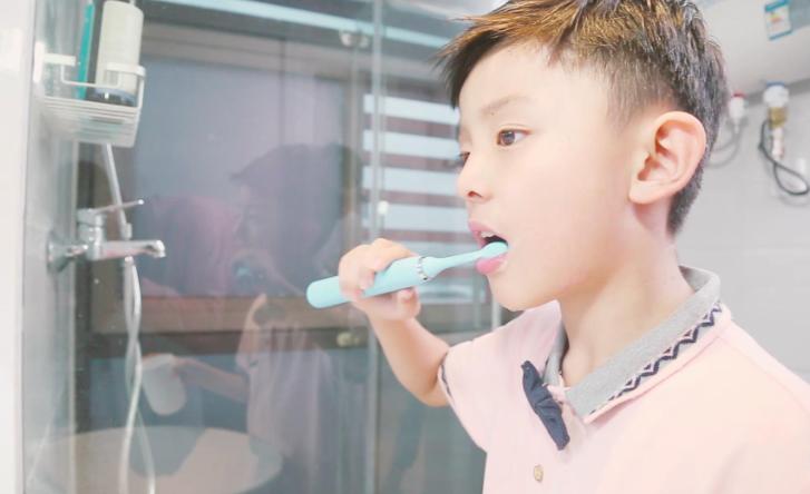 女儿蛀牙疼哭,女儿蛀牙痛