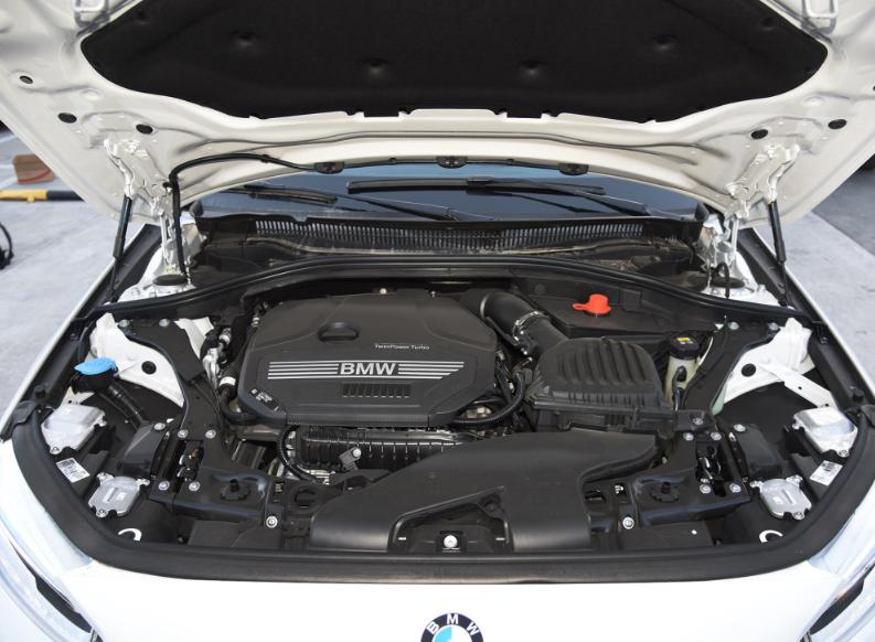 2023款奔驰a180l和宝马120i,奔驰a级180和200哪个更值得买