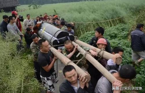 抬棺人到底有多危险,帮忙抬棺的人需要注意些什么