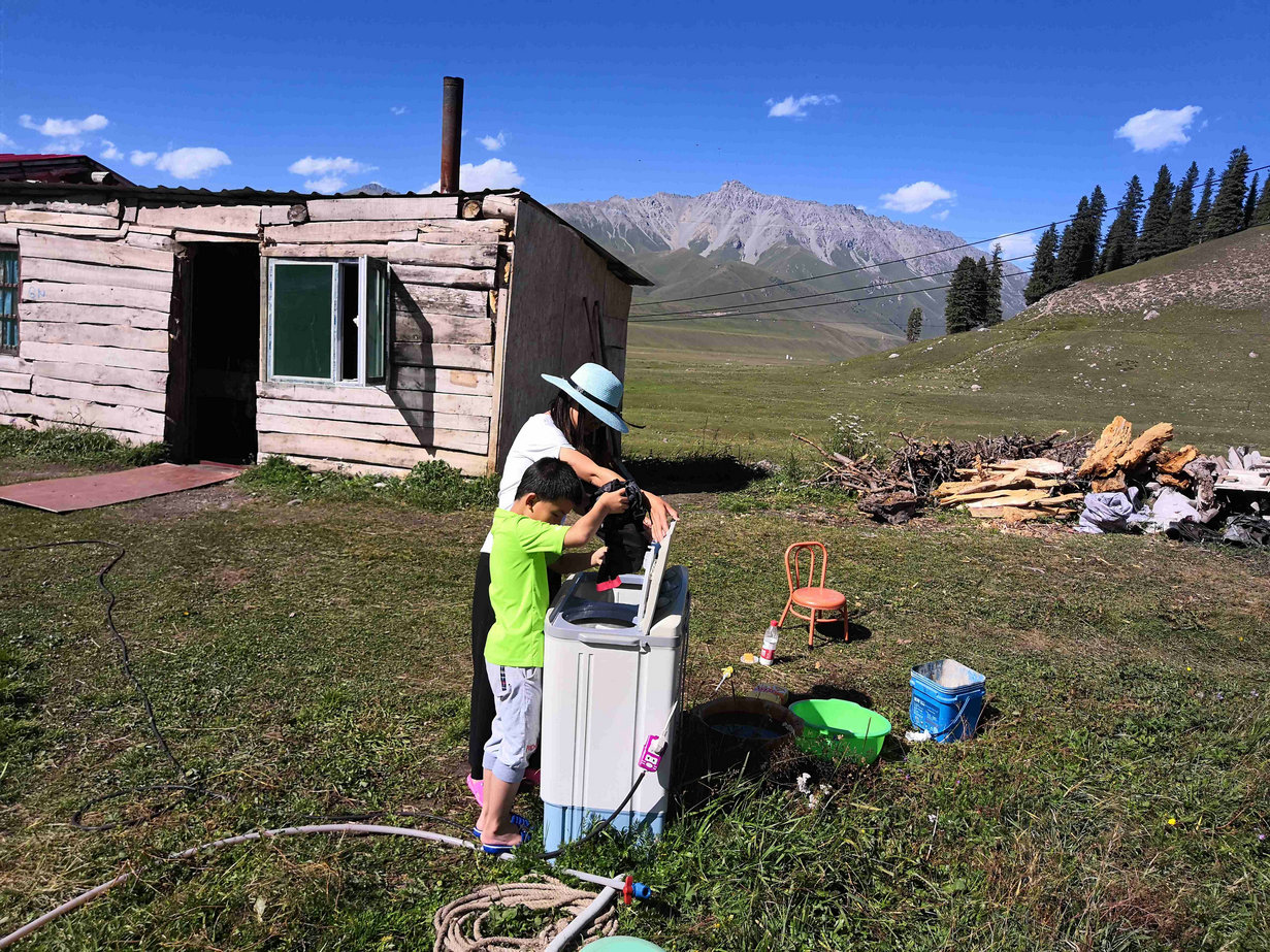 *疆新**蒙古包旅店老板，看他一天的收入多少，一个月就抵我一年工资