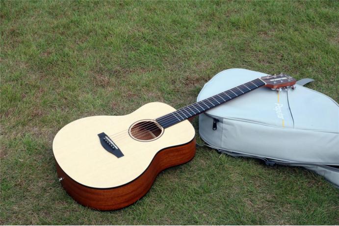 拒绝暴躁老师上线，摊牌吧！选个好吉他你也能一个月学会，比如它