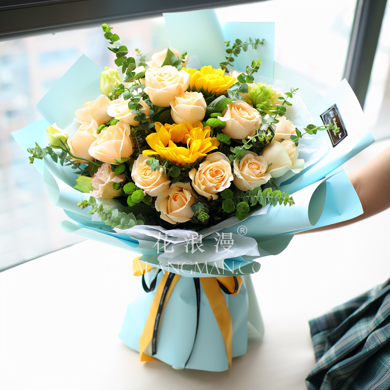 朋友间送香槟玫瑰的花语和寓意,香槟玫瑰加粉色玫瑰的花语是什么