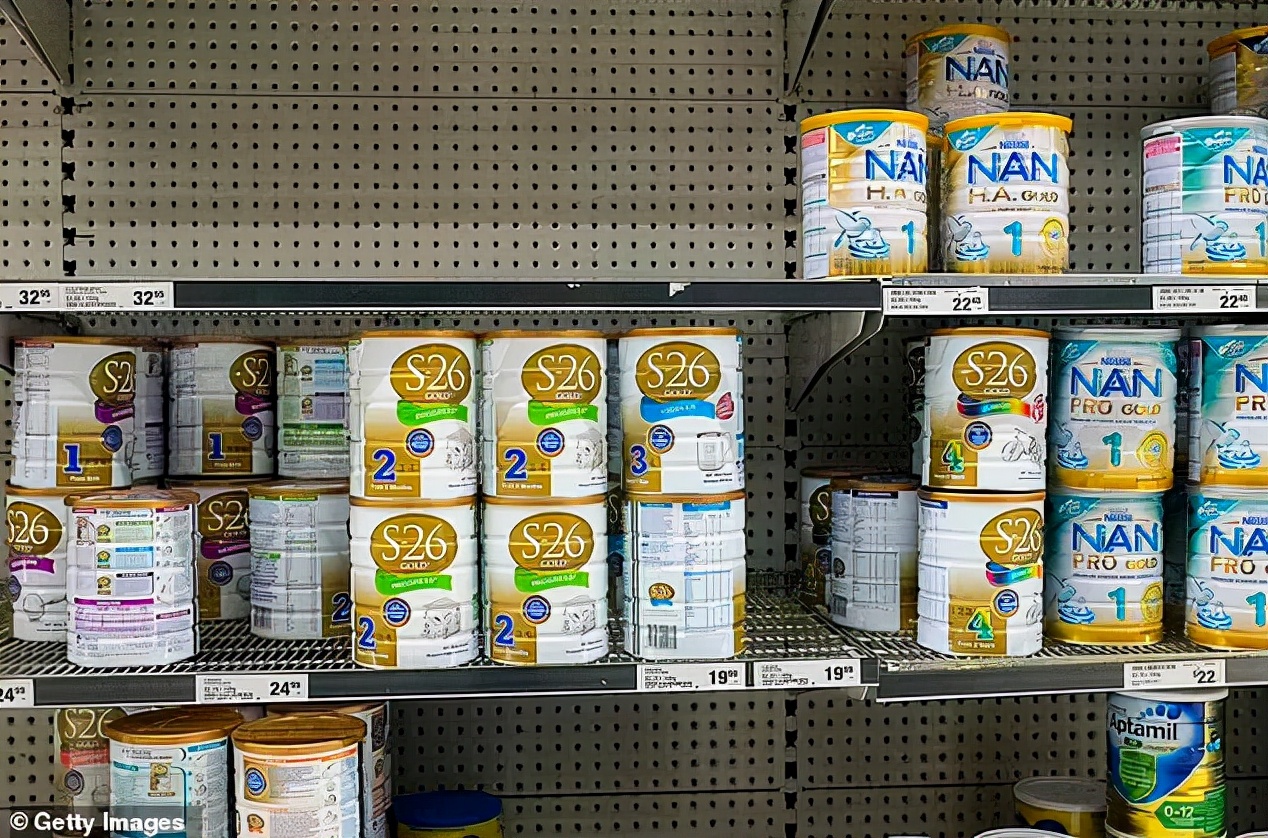 墨尔本奶粉贩子社交媒体高调炫富,高价倒卖配方奶粉被批不道德