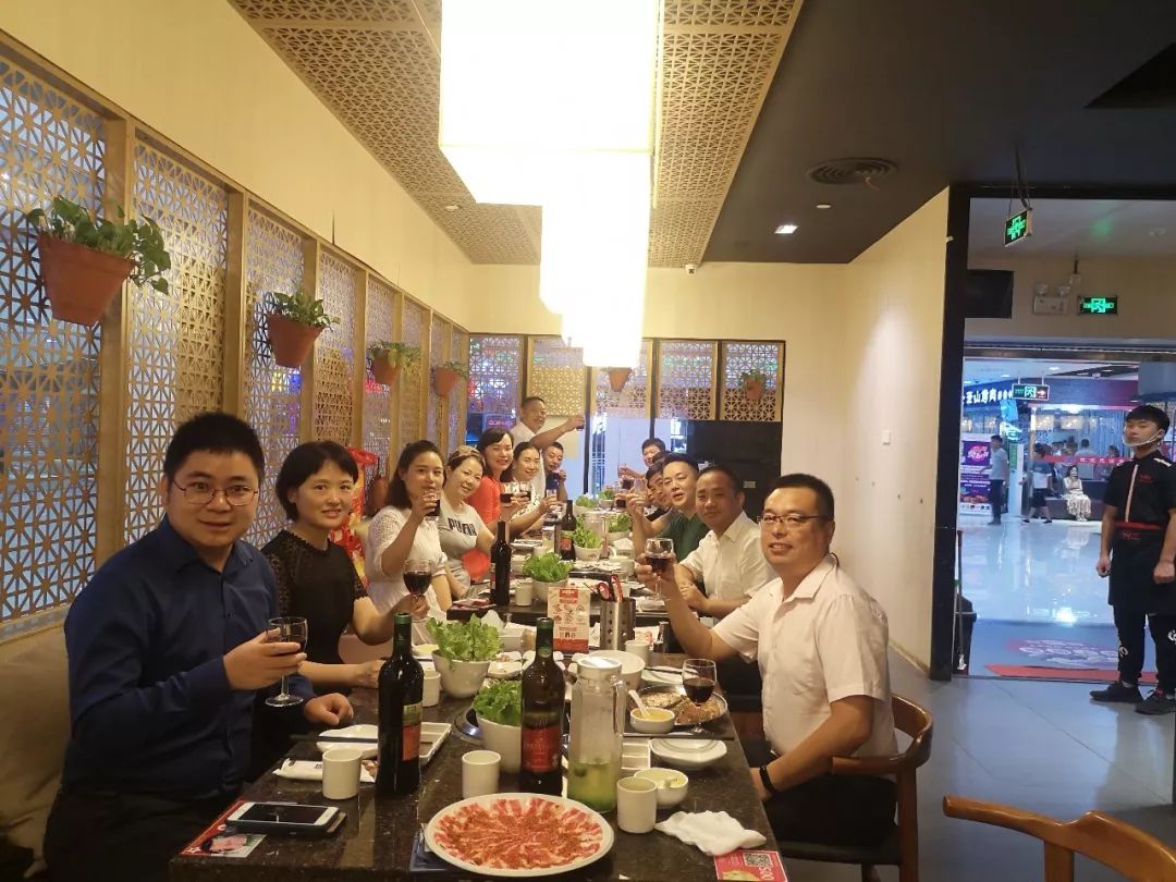 拥抱妈妈公益文化发展中心,爱心妈妈结对关爱行动交流座谈会