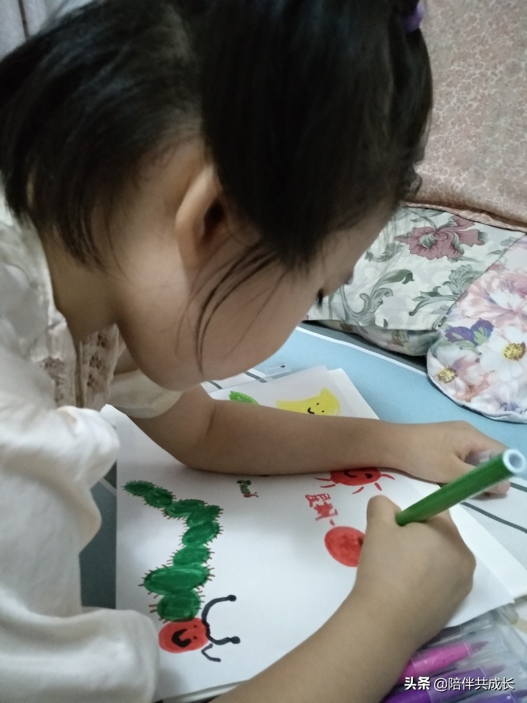 亲子绘本好饿的毛毛虫制作,亲子阅读好饿的小蛇