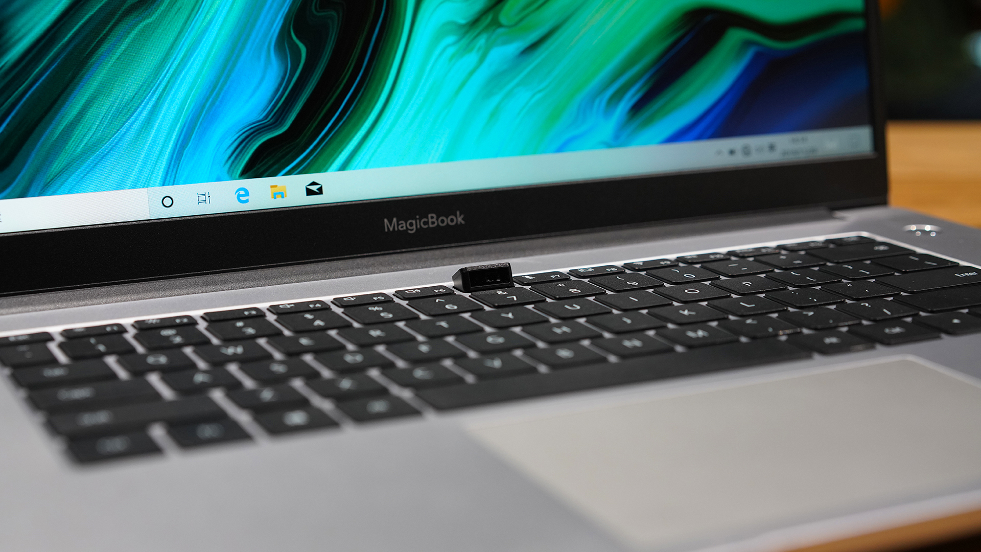 荣耀4000左右的手机全面屏 (荣耀新本高配)