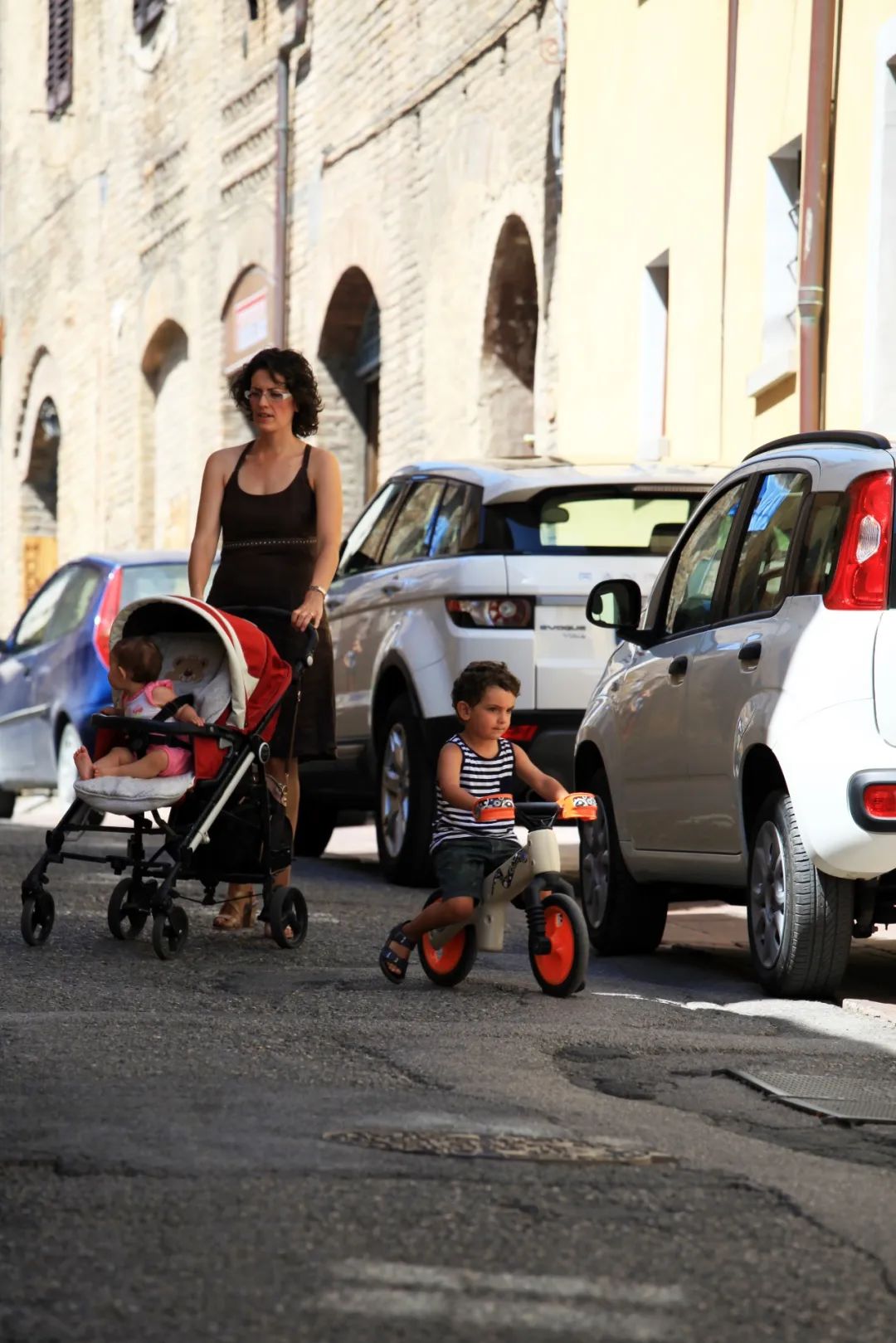意大利最好的葡萄酒小镇,意大利马纳罗拉小镇盛产葡萄酒