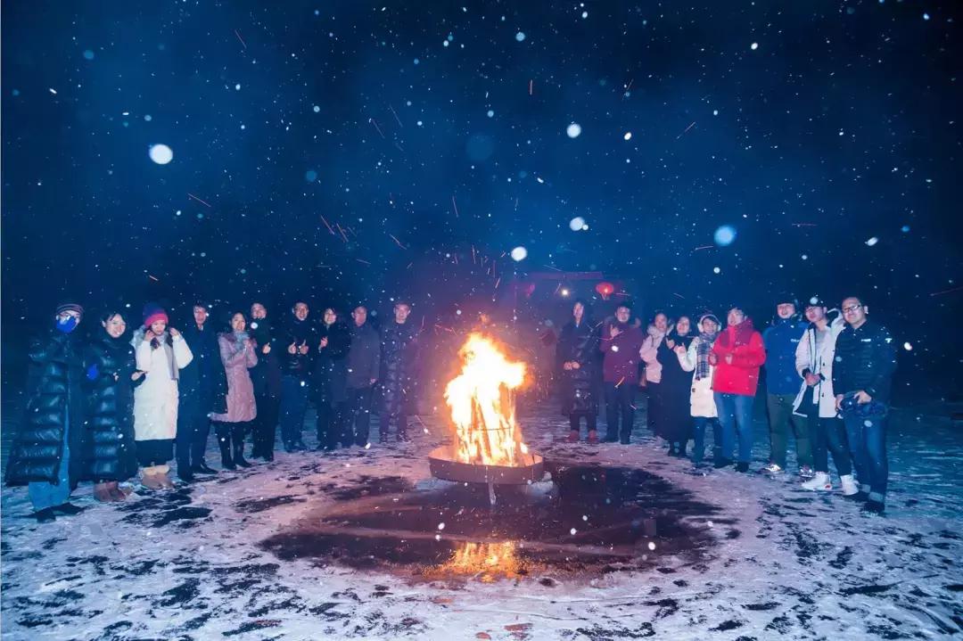东风本田冰雪远征车队集结松发集团度假宾馆，冰上篝火不夜天！