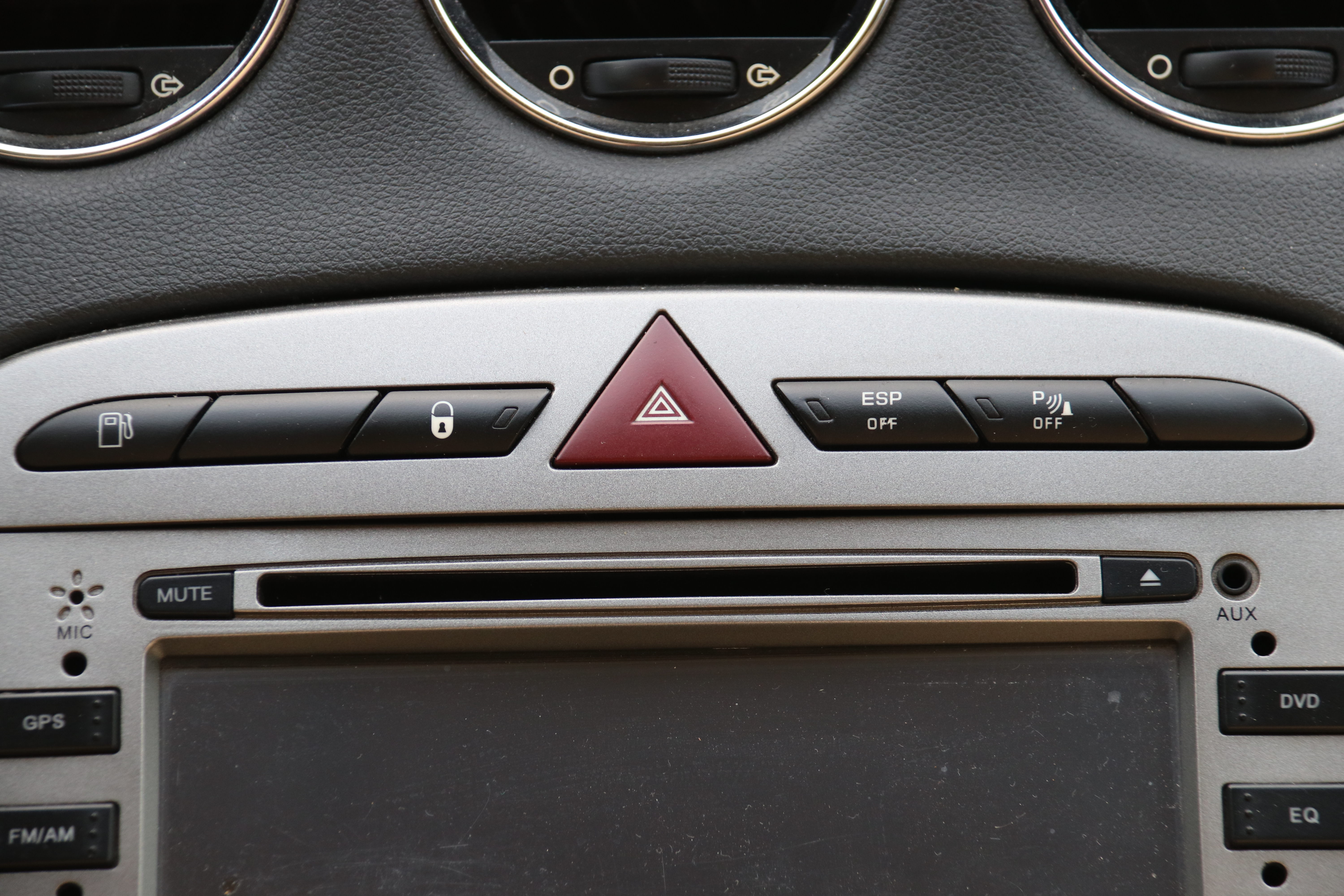 哪辆法系车最具性价比,十五万落地法系车哪款质量最好