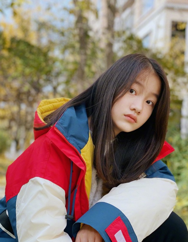 赵薇的女儿穿什么鞋,赵薇穿的老爹鞋