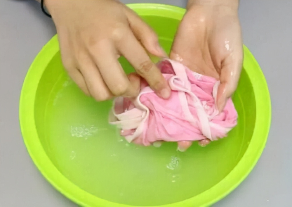 内裤太脏长期不换的危害,生理期内裤脏了多久洗