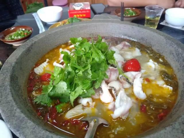 凯里苗侗土菜馆,凯里苗乡侗寨石锅鱼