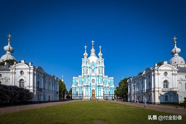 斯莫尔尼修道院主教,斯莫尔尼宫的宫殿