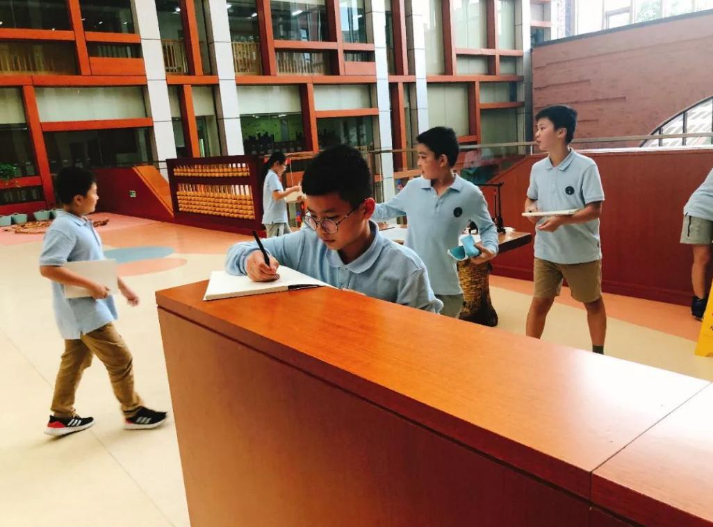 中考落榜的职高生未来的出路如何,成绩不好的职高生怎样才有出路