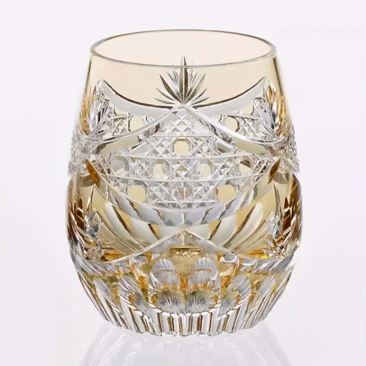 设计师拼了！6款你很难想象的水杯设计