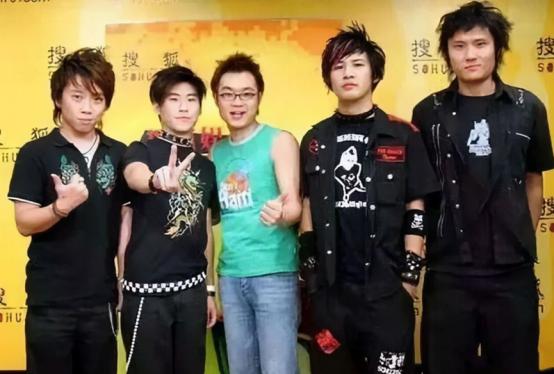 唱歌被骗钱,大鹏当年为啥能请这么多明星