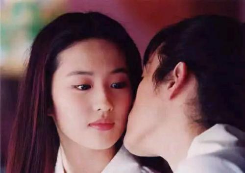 刘亦菲李易峰颁奖,李易峰刘亦菲纪念两周年