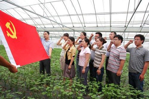 选调生跟公务员哪个比较好,选调生和普通公务员哪个更难