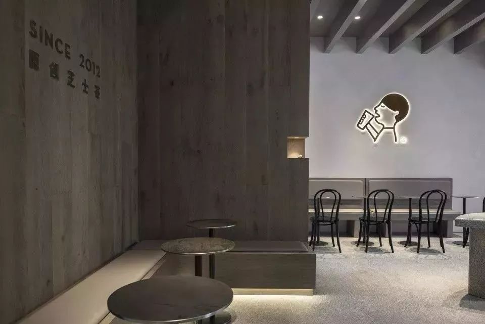 服装人要哭了！年利润4亿、估值90亿的喜茶竟然跨界服装行业？