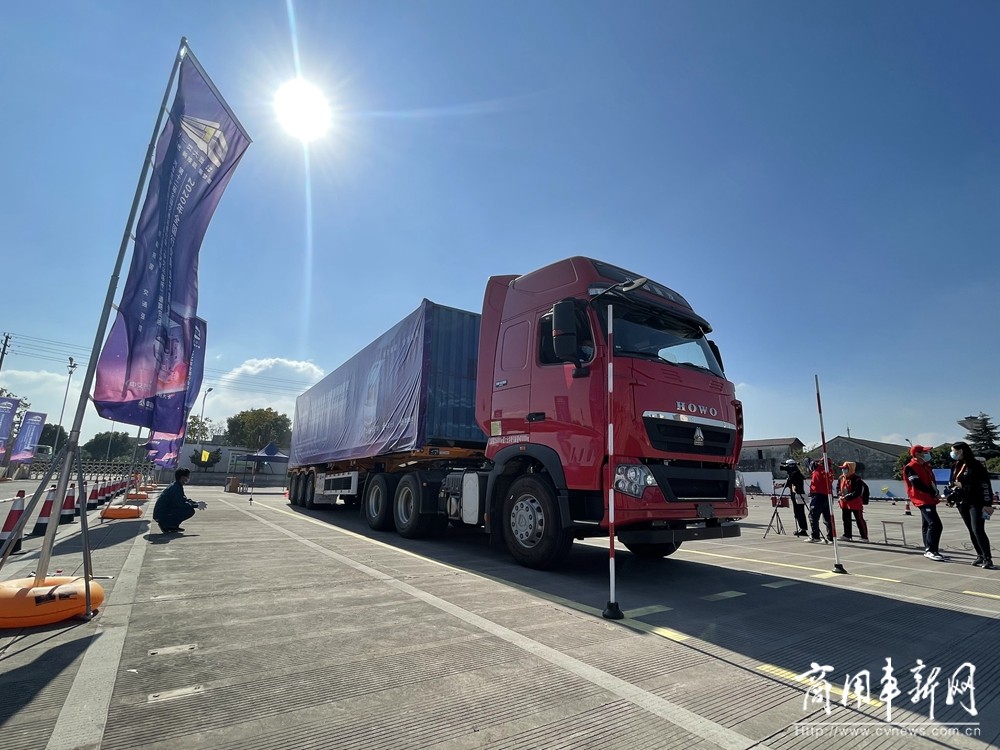 鍚勮矾鑻遍泟涓婂彴姣旀瑙嗛,鍚勮矾鑻辫豹璧涘満鑻卞Э椋掔埥