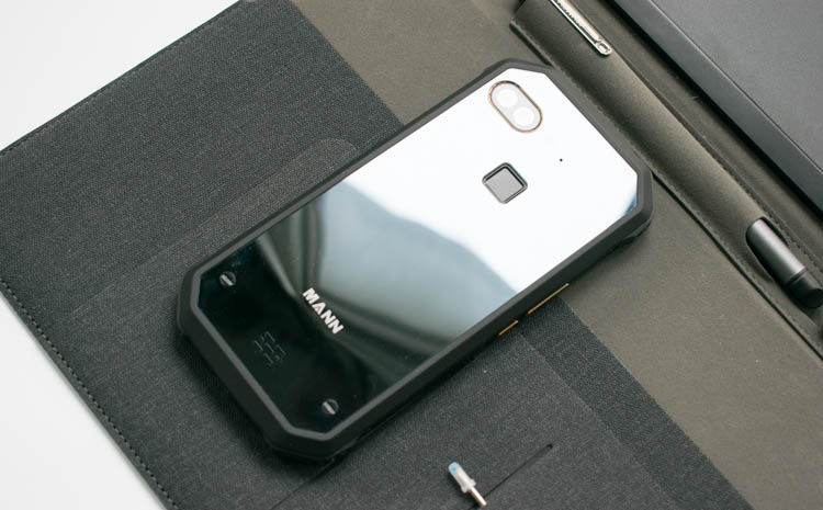 手机掉水里当场拿起来,手机掉入水中还可以正常使用