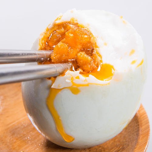 如何腌鸭蛋让鸭蛋流油,用白酒和盐腌好鸭蛋后怎么存放