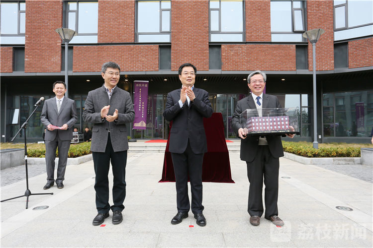 1万平米汇聚高水平新闻人才!这座大楼在今天正式移交启用