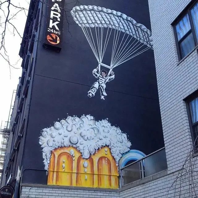 奥斯卡影帝沦为服务员？好莱坞星光大道被糟蹋？网友惊呼神操作