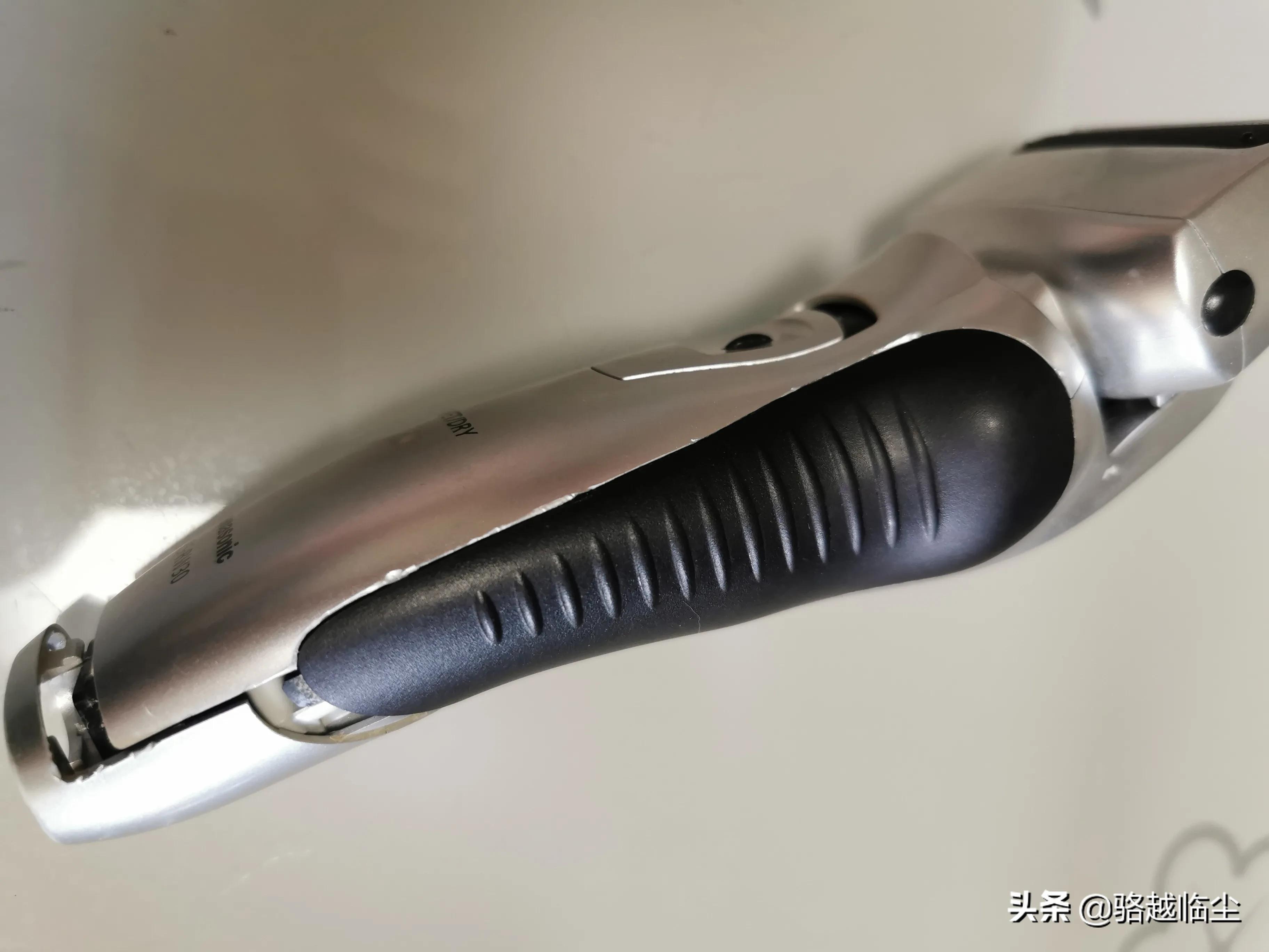 松下剃须刀rw30如何更换刀头,松下es-rw30更换电池教程