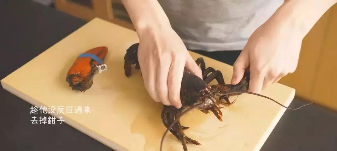 龙虾汤泡饭太美味了,吃龙虾剩下的汤泡饭