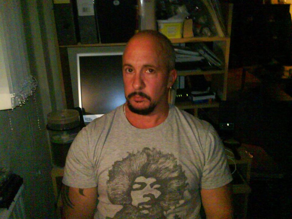 英国变性手术,英国59岁男子变性后续