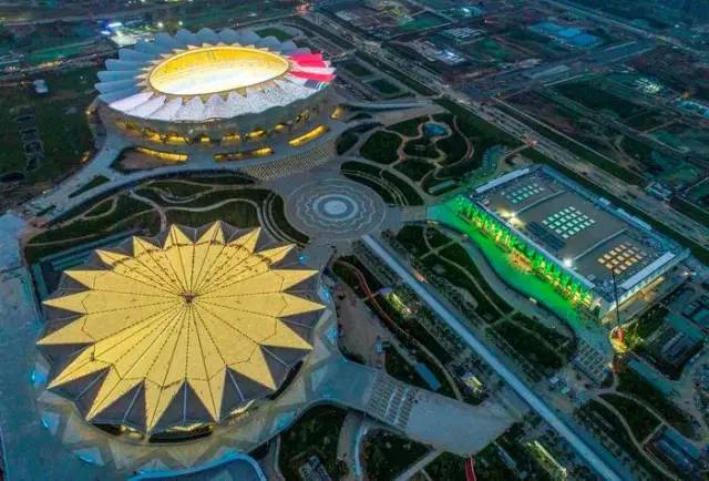 西安国际足球中心展示中心,西安国际足球中心夜景