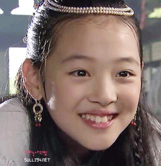 她骂脏话、拍性感床照、仙女人设崩塌，但人们依然爱她