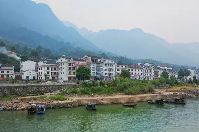 日本防疫钻石公主号邮轮,日本钻石公主号邮轮海上漂多久