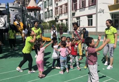 幼儿园半日活动入园实录,快乐成长幼儿园主题课程