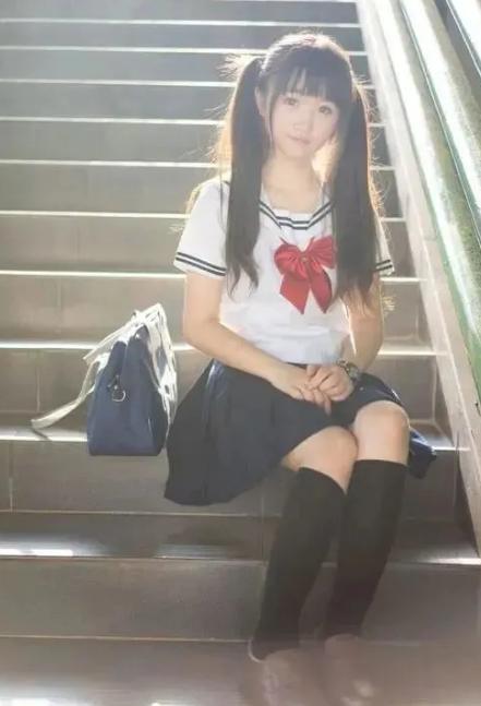 长筒袜过膝袜搭配校服,夏季长筒袜学院风穿搭