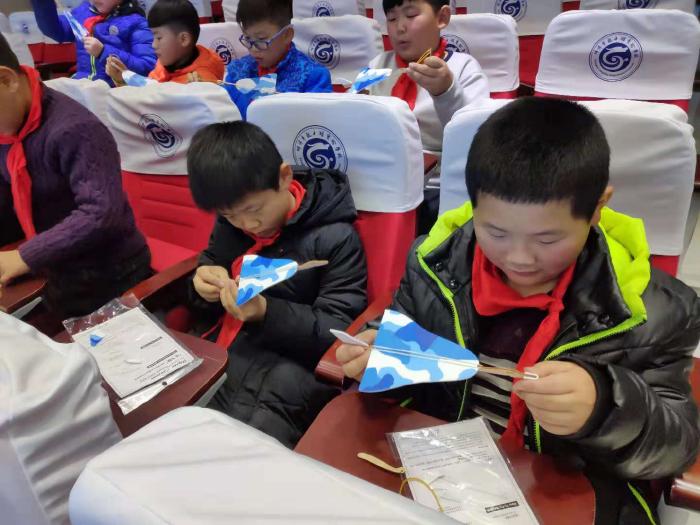 “童心飞翔放飞梦想”蚌埠龙子湖实验学校飞机模型制作放飞比赛