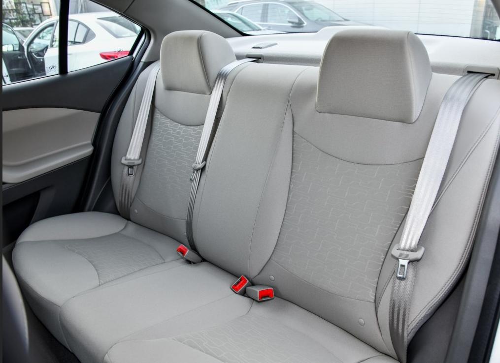 最省油的五座家庭代步车,最省油5万家用代步汽车