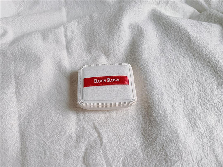 什么样的粉扑上底妆好用,想要妆效好用干粉扑还是湿粉扑