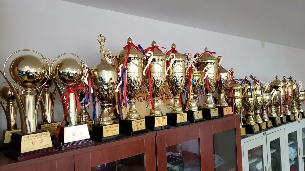 这一盘,市运会2金1银!玉林中学“硬核”篮球队,拿奖拿得手软